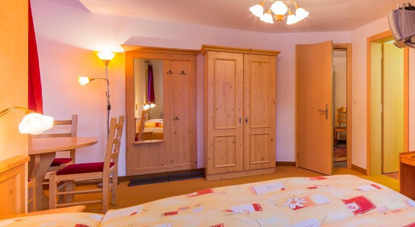 Familienhotel Garni Sporting Bettmeralp Room photo